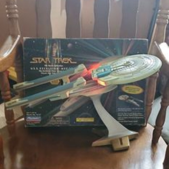 Star Trek Generations U.S.S. Enterprise NCC-1701-B - Picture 5 of 5